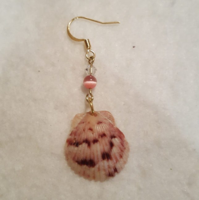 Seashell earring with beads